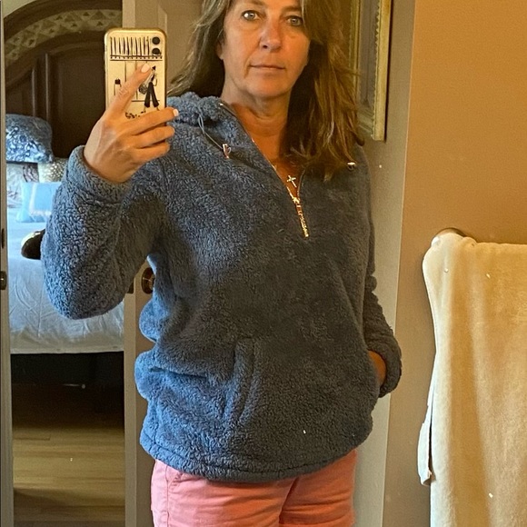 RBX Fuzzy Sherpa Hoodie with Rose gold half zipper with beautiful details - Picture 3 of 7